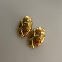 Load image into Gallery viewer, 1980/90s Vintage Gold Tone Monet Oval Earrings
