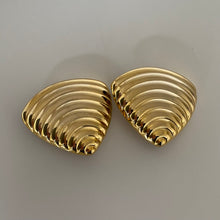Load image into Gallery viewer, Gold Tone Shell Clip On Earrings
