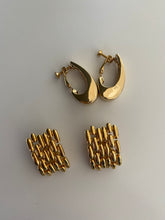 Load image into Gallery viewer, Vintage Gold Tone Panther Clip On Earrings
