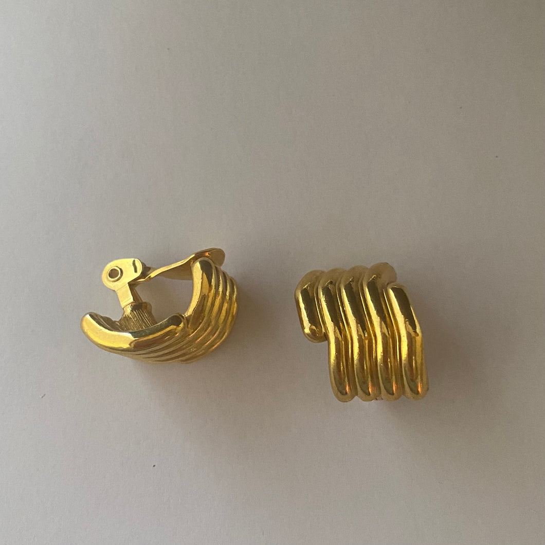 1970s/1980s Vintage Monet Gold Tone Wave Clip On Earrings